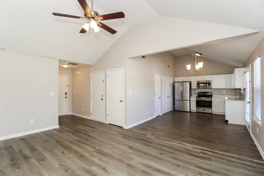 Building Photo - 714 Cherry Branch Cir