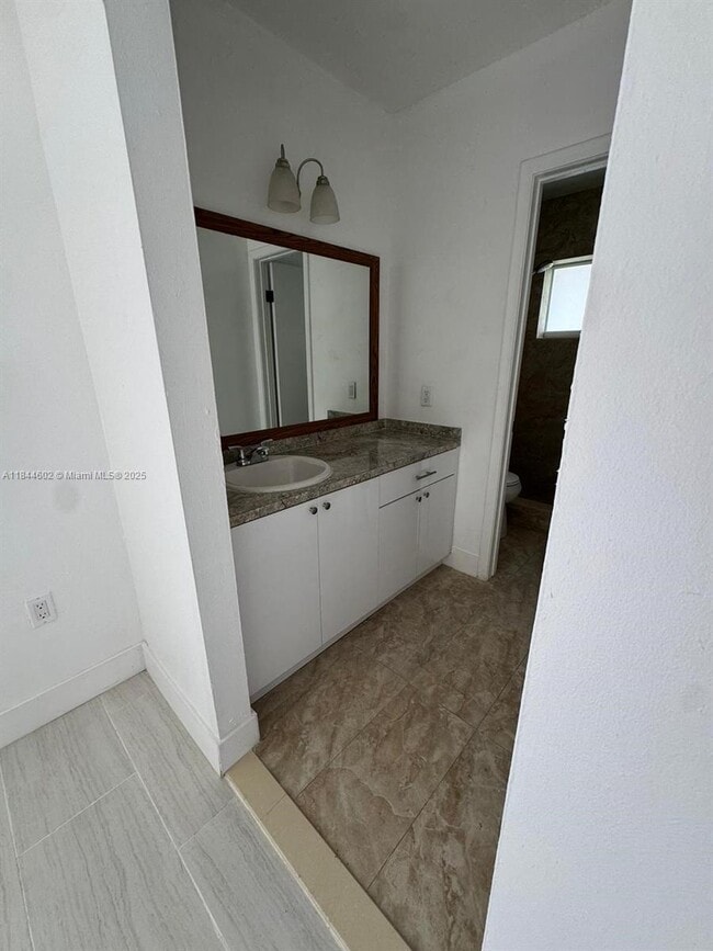 Building Photo - 800 NW 44th Ave