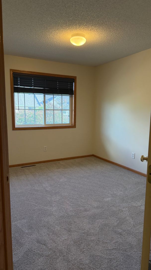 Building Photo - Freshly painted 3BD/2BA Townhome * Rosemount * Available Now