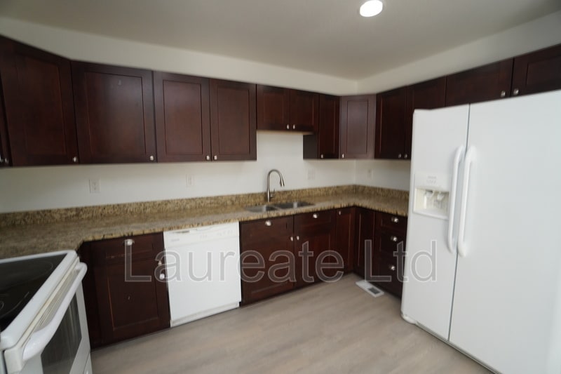 Building Photo - 2995 W Yale Ave