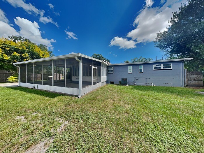 Building Photo - 5608 Moret Dr E