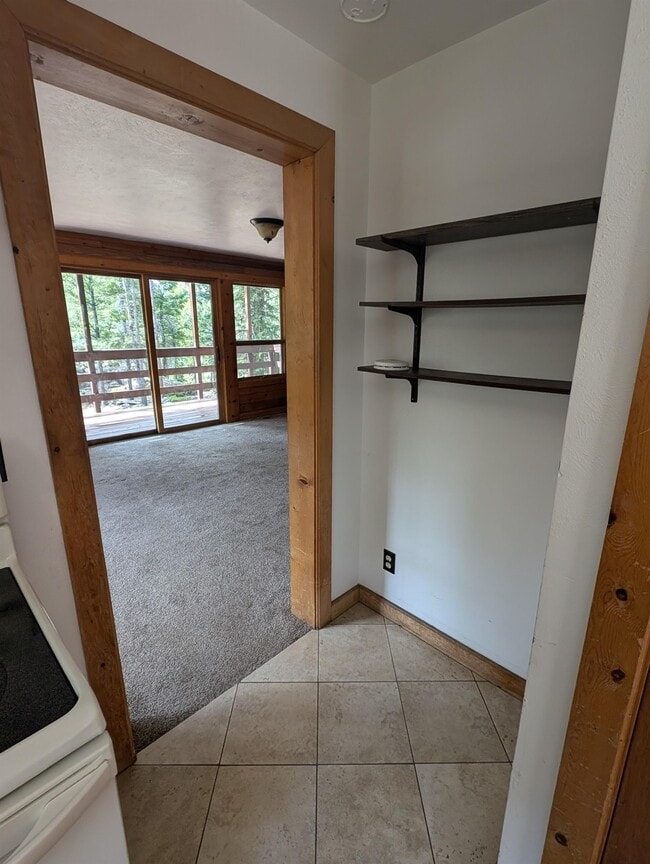 Building Photo - 3137 Ridge Rd