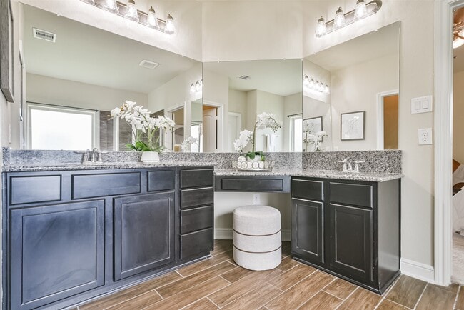 Building Photo - 12617 White Cove Dr