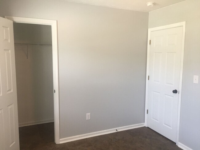 Building Photo - Conveniently Located Duplex in Augusta