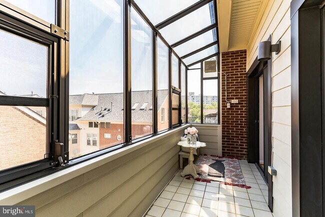 Building Photo - 1020 N Stafford St