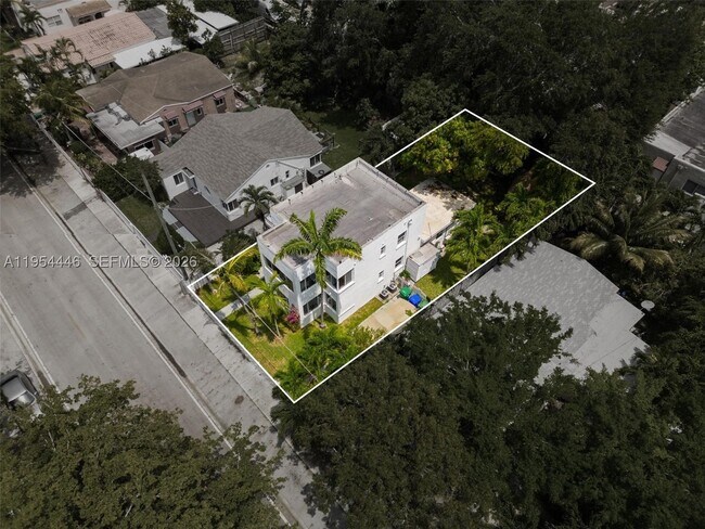 Building Photo - 555 NE 70th St