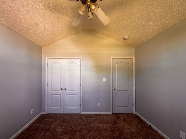 Building Photo - Lovely 4 Bed 2 Bath Home in Hope Mills