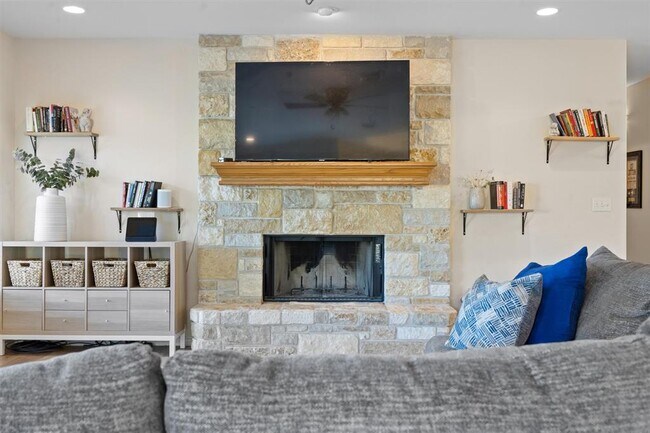 Building Photo - 104 Kings Way