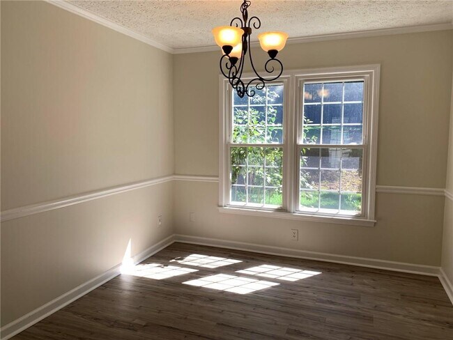 Building Photo - 4536 Woodlawn Lake Dr