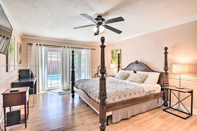 Building Photo - 4 br, 3.5 bath House - 531 SW 167th Ter