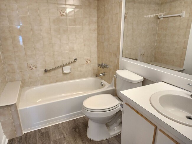 Building Photo - 2 BR 2 BA rental in the gated Pine Ridge c...