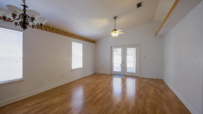 Building Photo - 3292 Emerson Ln