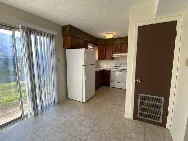 Building Photo - 5033 W Pea Ridge Rd