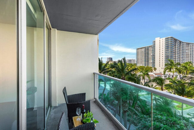 Building Photo - 4001 S Ocean Dr