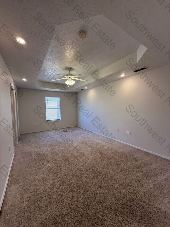 Building Photo - Spacious 2 bedroom 2 Bath apartment-WILL ACCEPT A SMALL PET- ALL BILL'S PAID!