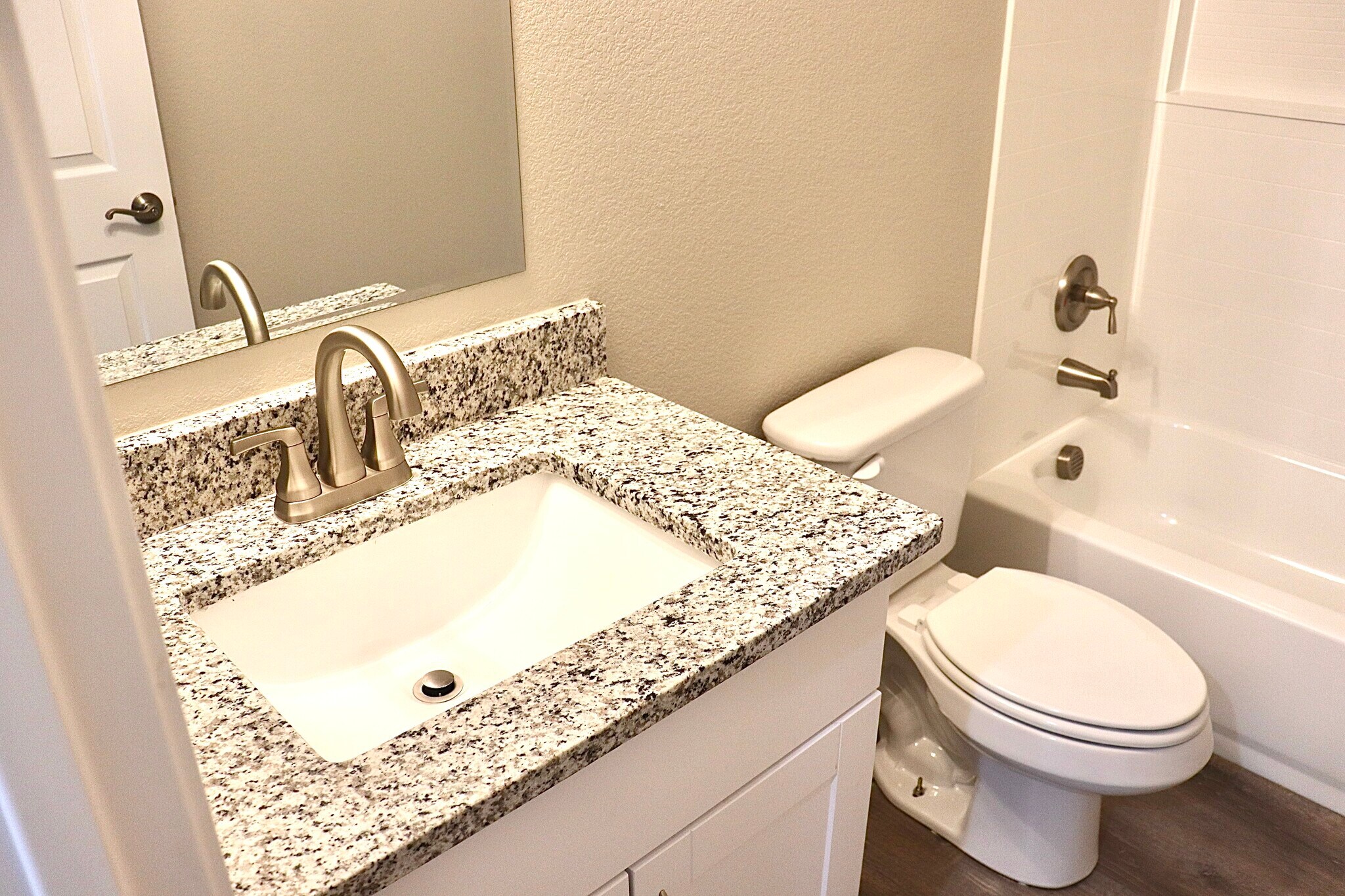 Full Bathroom 2 - 5824 Grayson St