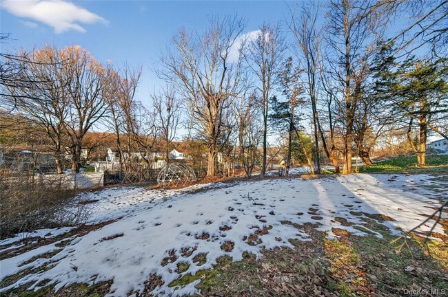 Building Photo - 32 Quaker Hill Rd