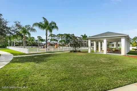 Building Photo - 2061 12 Oaks Dr SE