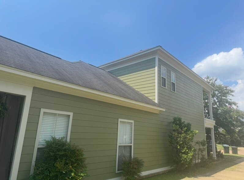 Building Photo - 405 Scarlet Cove