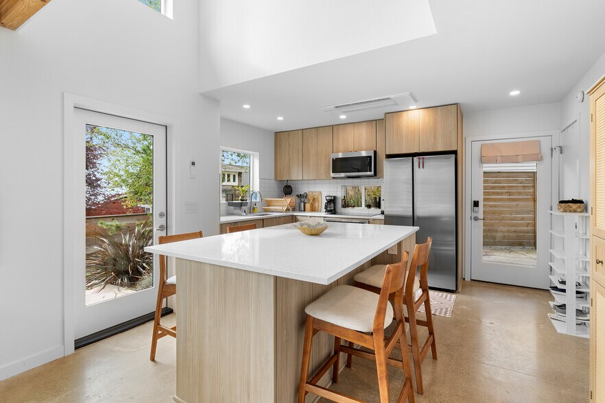 Building Photo - 3590 SW Patton Rd