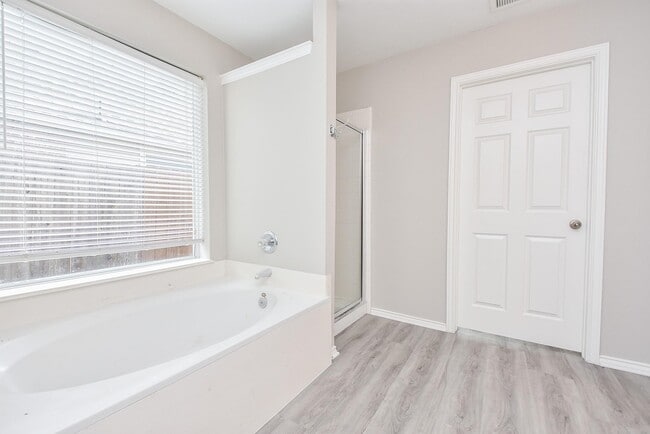 Building Photo - 3935 Carters Lake Dr