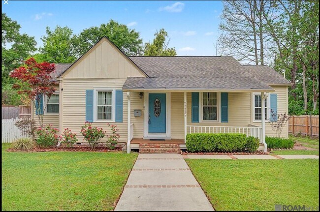 Building Photo - Vintage 3 Bedroom Home in historic University Gardens near LSU Lakes!