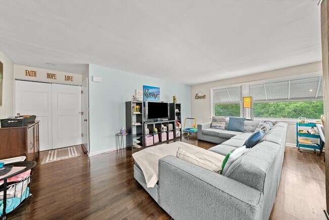 Building Photo - 8819 N Wisner St