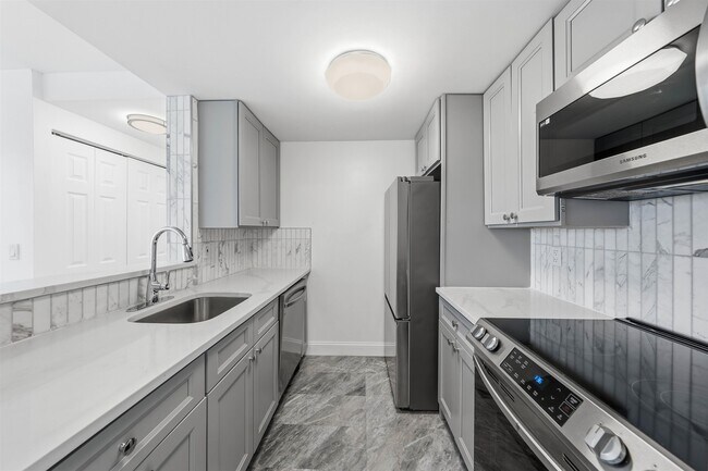 Building Photo - 20 2nd St