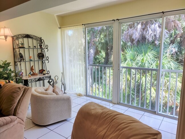 Building Photo - Annual Furnished - Attractive 2 Bedroom 2 Bathroom Plus a Den Condo with 2nd floor Reserve View!