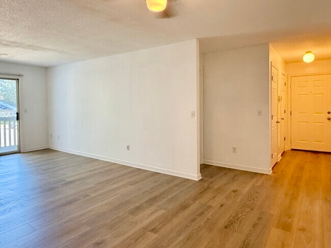 Building Photo - 9 Concorde Way