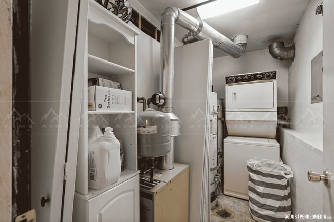 Building Photo - 12739-12739 Tanada Loop