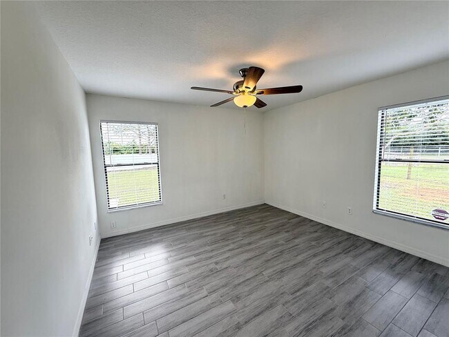 Building Photo - 2401 Rolling Broak Dr
