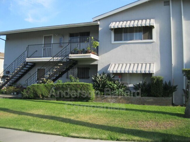 Primary Photo - 10060 Laurel Ave