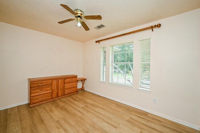 Building Photo - 20418 Linden Tree Dr