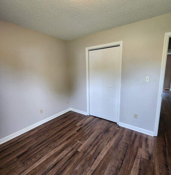 Building Photo - 2036 Merle Ln