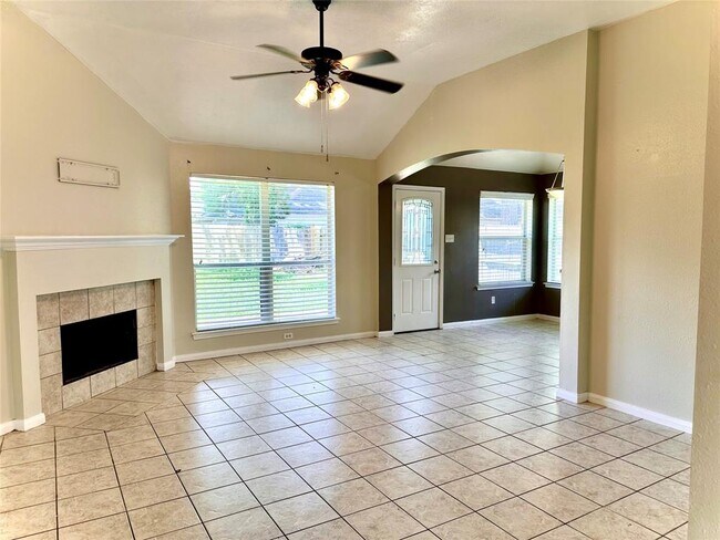 Building Photo - 22207 Falconwood Ln
