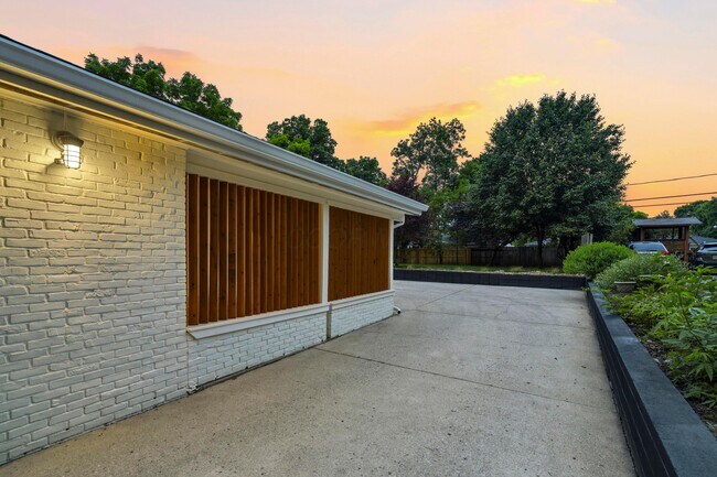 Building Photo - 2276 Johnston Rd