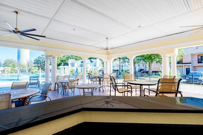 Building Photo - 2252 Beach Dr