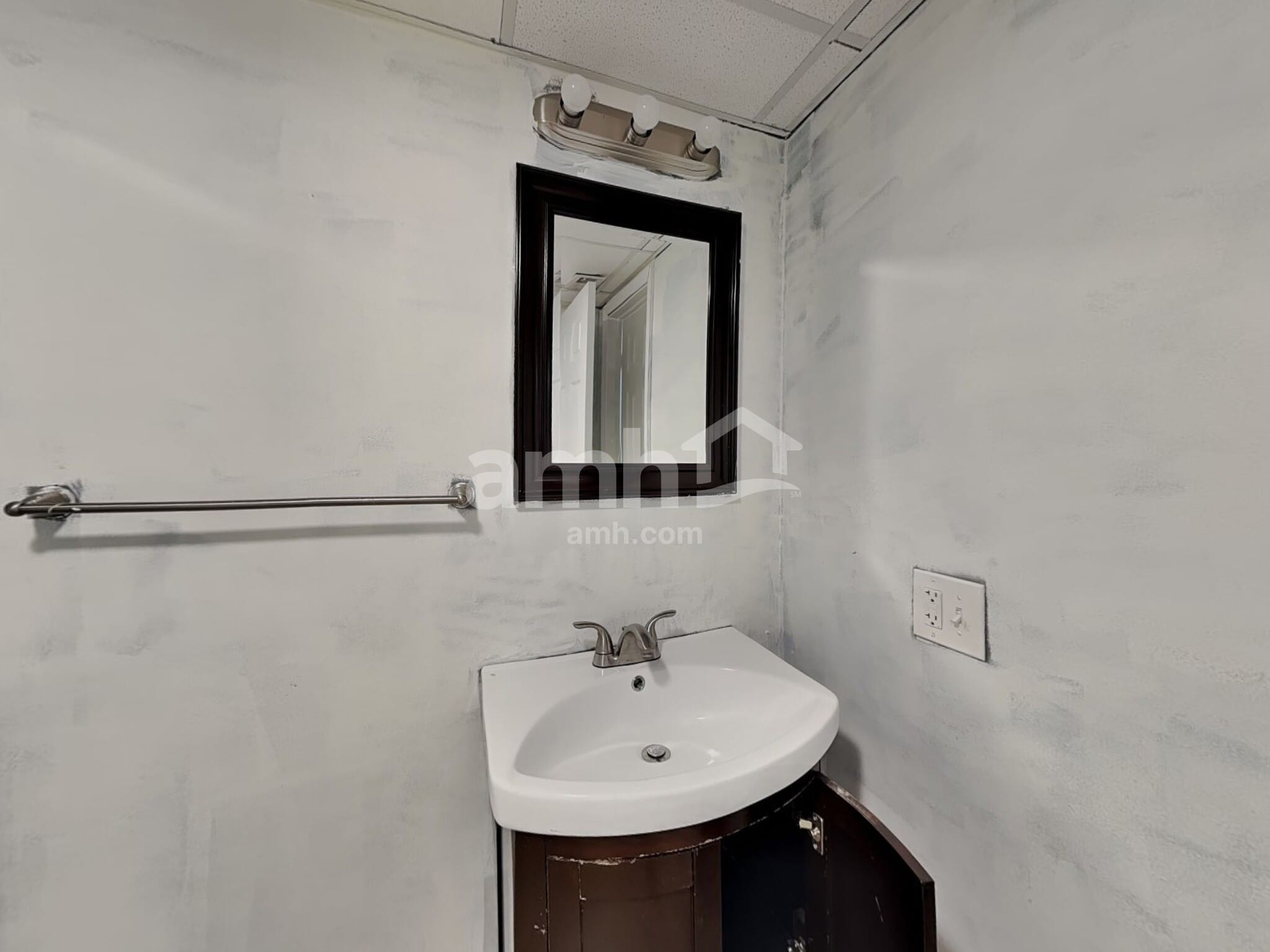 Building Photo - 1176 Tannic St