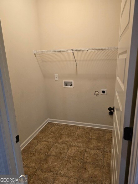 Building Photo - 330 Riverstone Dr
