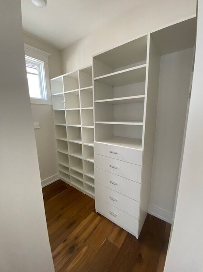 Building Photo - Welcome to our luxurious townhouse in the ...