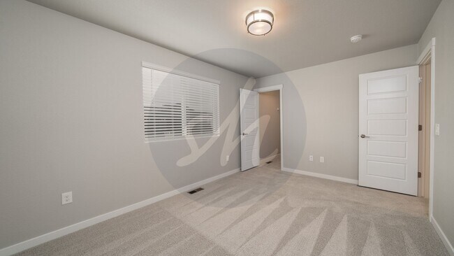 Building Photo - Townhome in Greenways at Sand Creek
