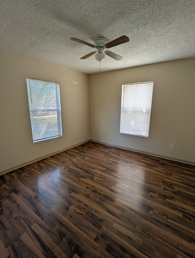 Building Photo - 1413