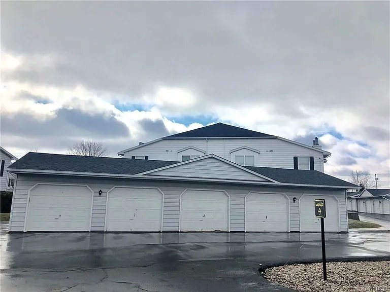 Building Photo - 670 Youngs Rd