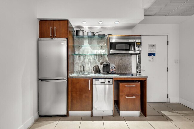 Building Photo - 1036 Ocean Dr