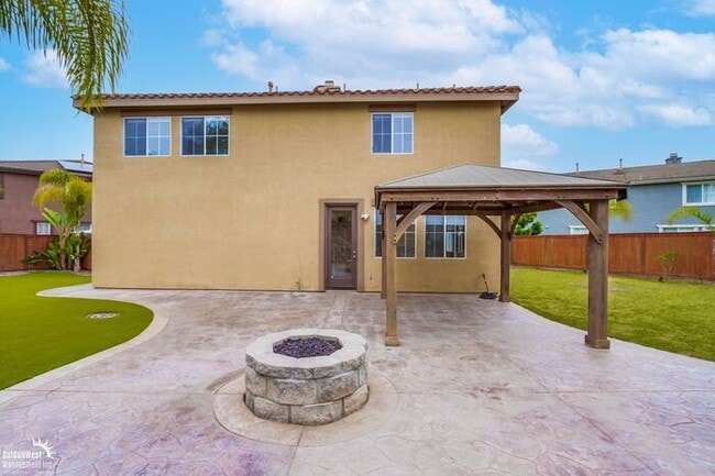 Building Photo - Beautifully 5Bdm 3.5Ba Home in Prime Location