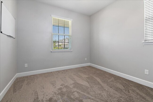 Building Photo - 1021 Seaside Dr N