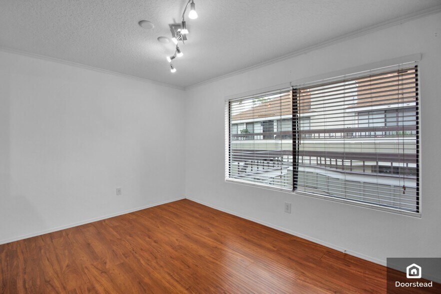 Building Photo - 25596 Mont Pointe