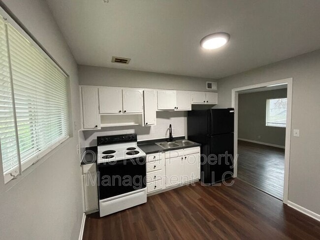 Building Photo - 638 N 31 St