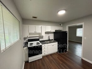 Building Photo - 638 N 31 St